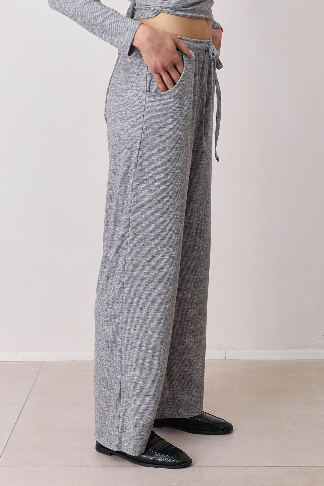 מכנסי ריב מייקי גזרה ישרה | אפור