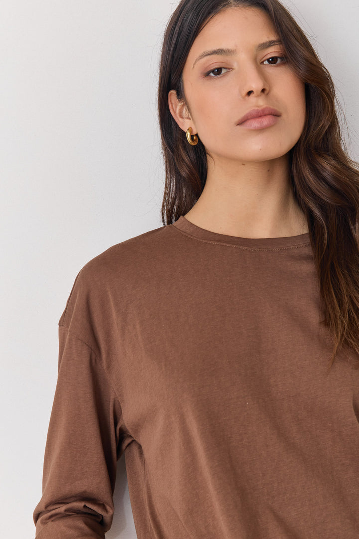 טי שירט בייסיק מדיסון שרוול ארוך | חום