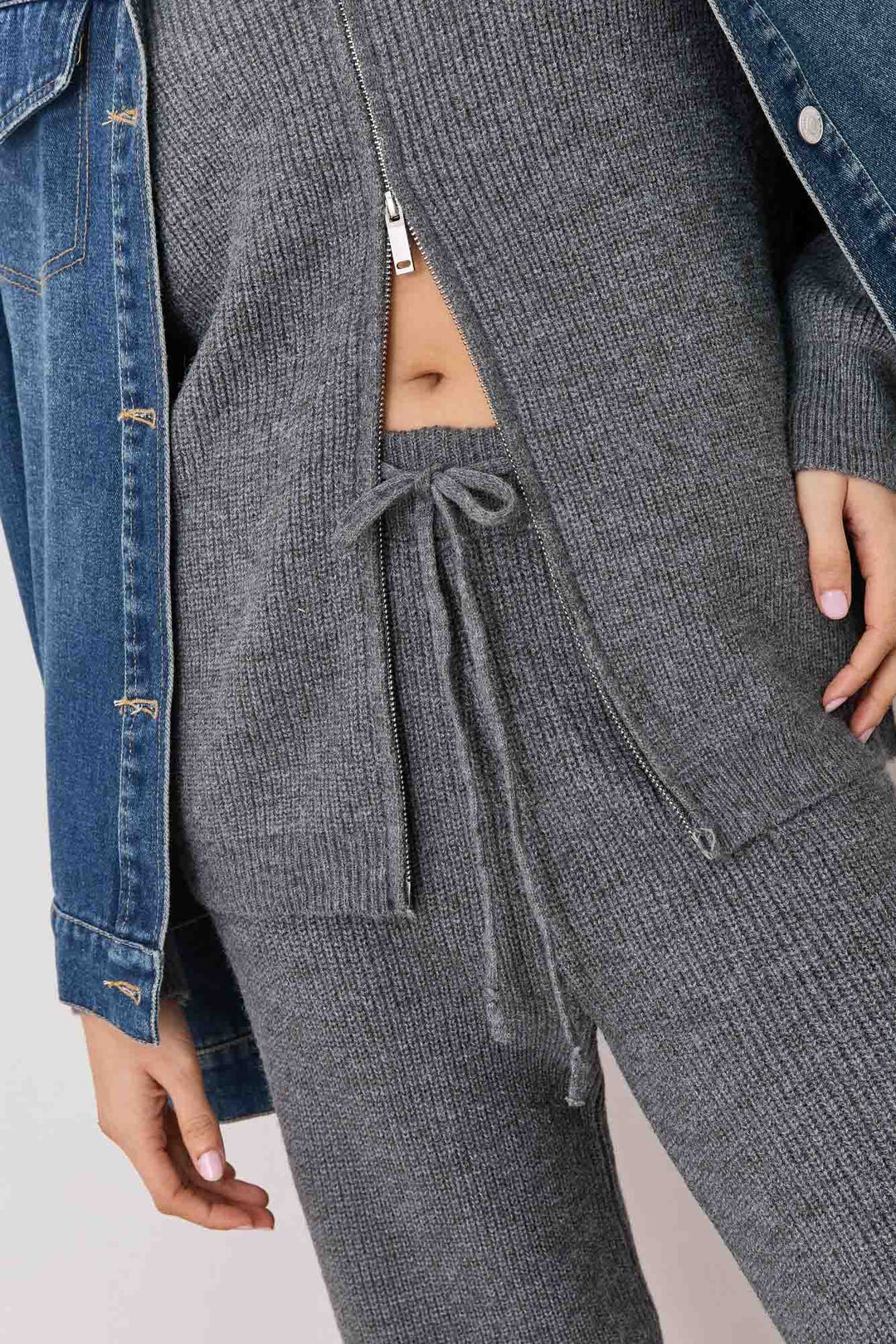 סריג קפוצ'ון קורין בשילוב רוכסן | אפור כהה