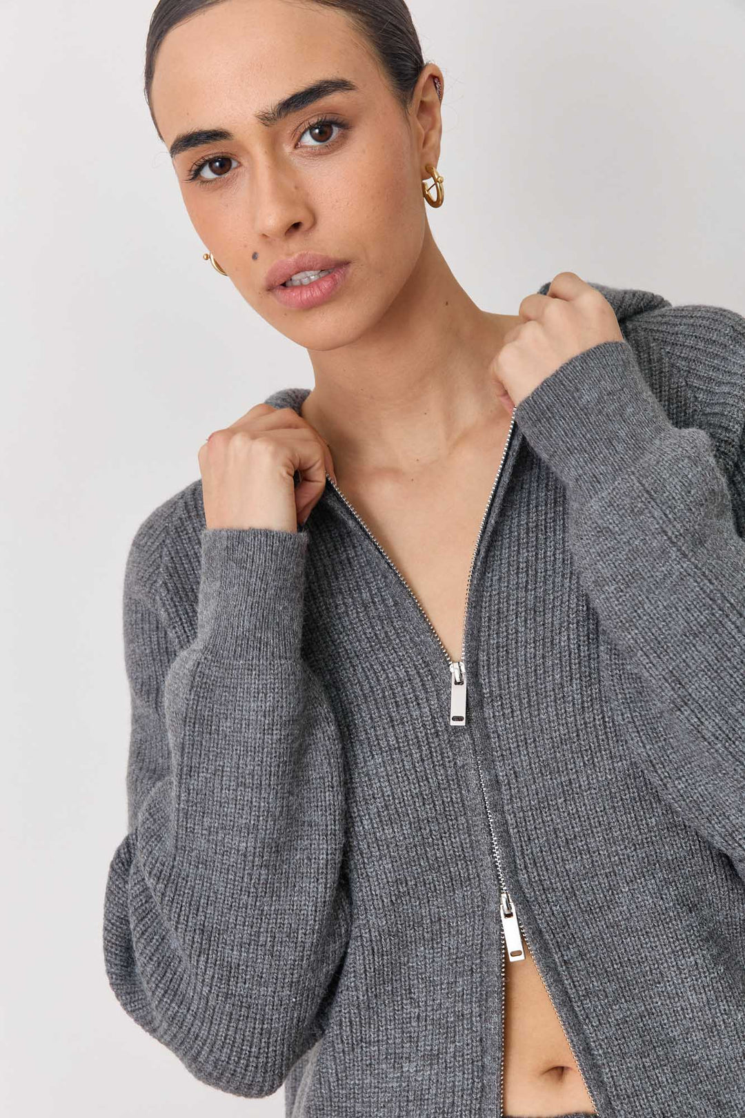 סריג קפוצ'ון קורין בשילוב רוכסן | אפור כהה