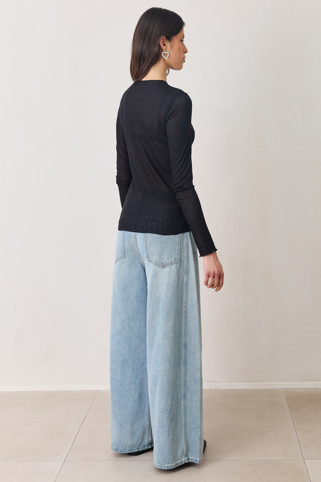 חולצת מינדי בד שקפקף עם טקסטורה | שחור