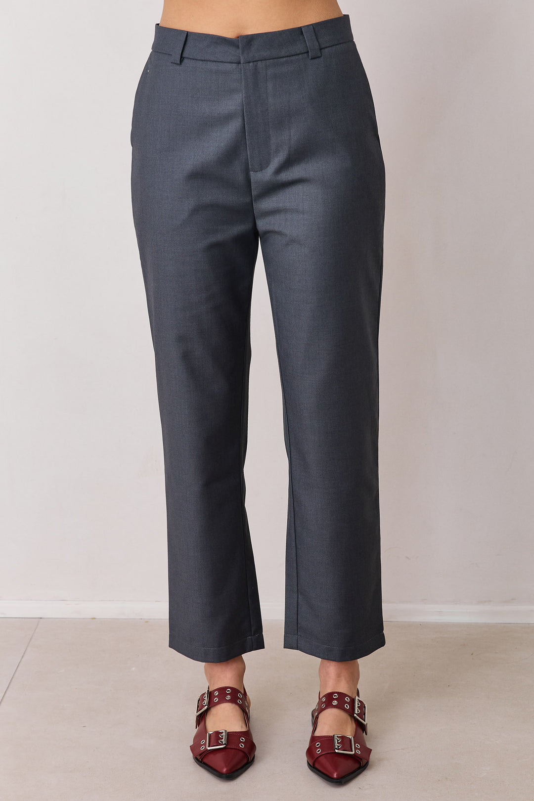 מכנסי לוסי מחויטים אורך קרסול | אפור כהה