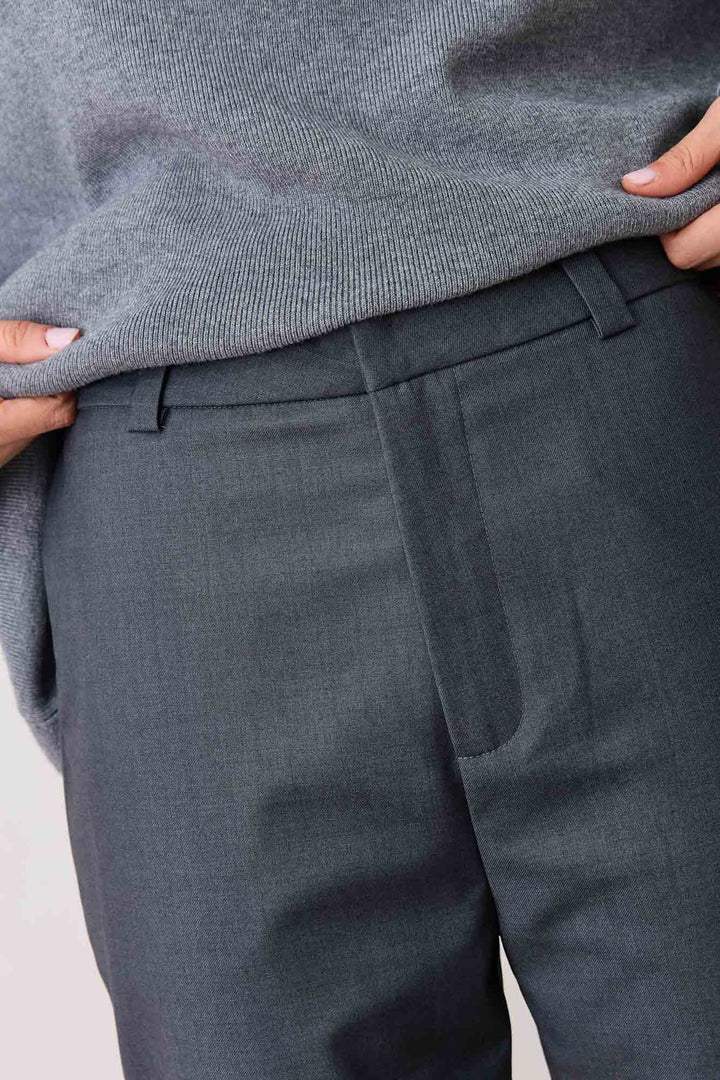 מכנסי לוסי מחויטים אורך קרסול | אפור כהה
