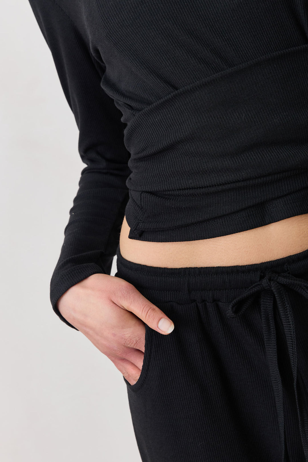 חולצת ריב מייקי קשירת מותן | שחור