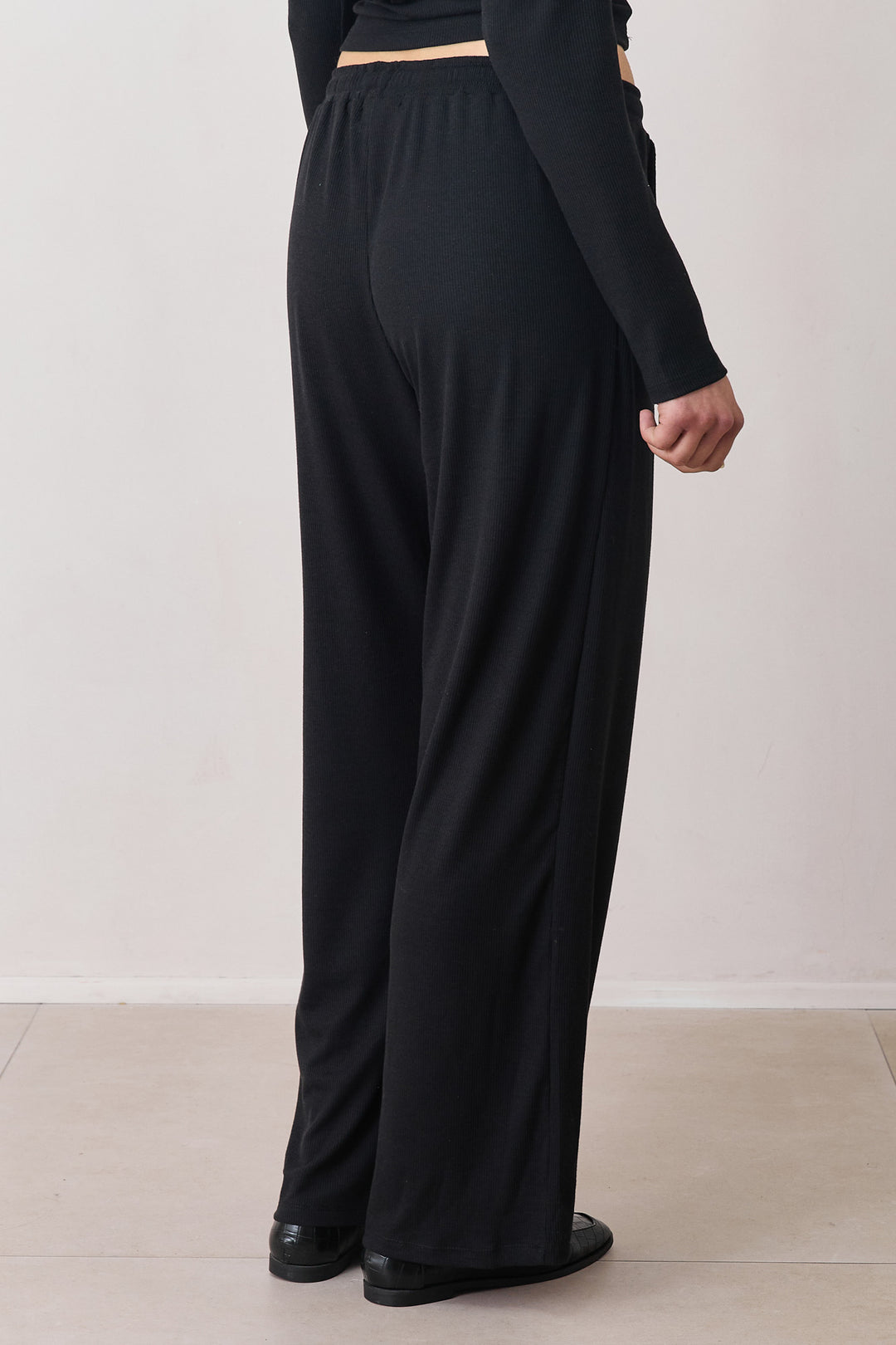 מכנסי ריב מייקי גזרה ישרה | שחור