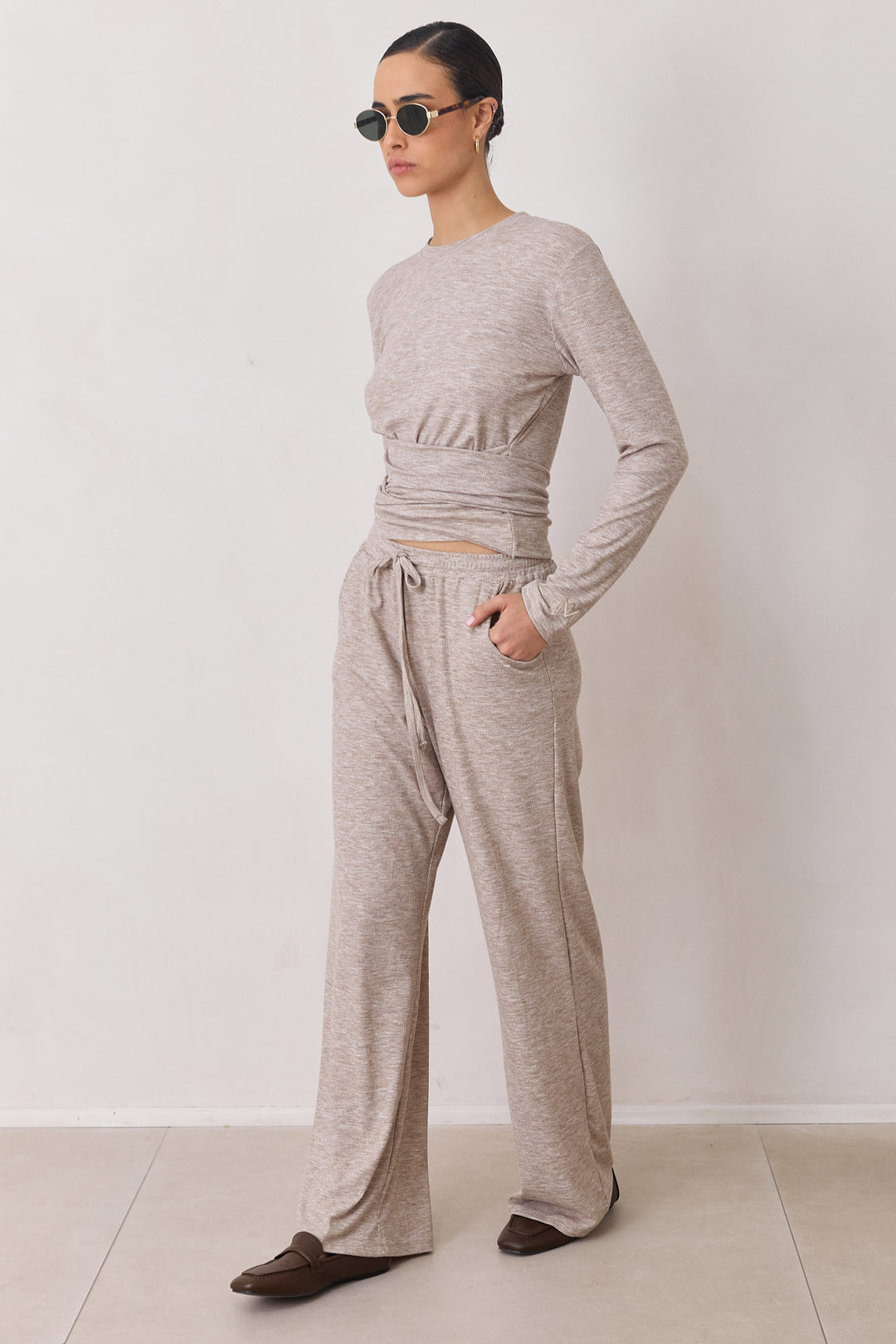 חולצת ריב מייקי קשירת מותן | מוקה