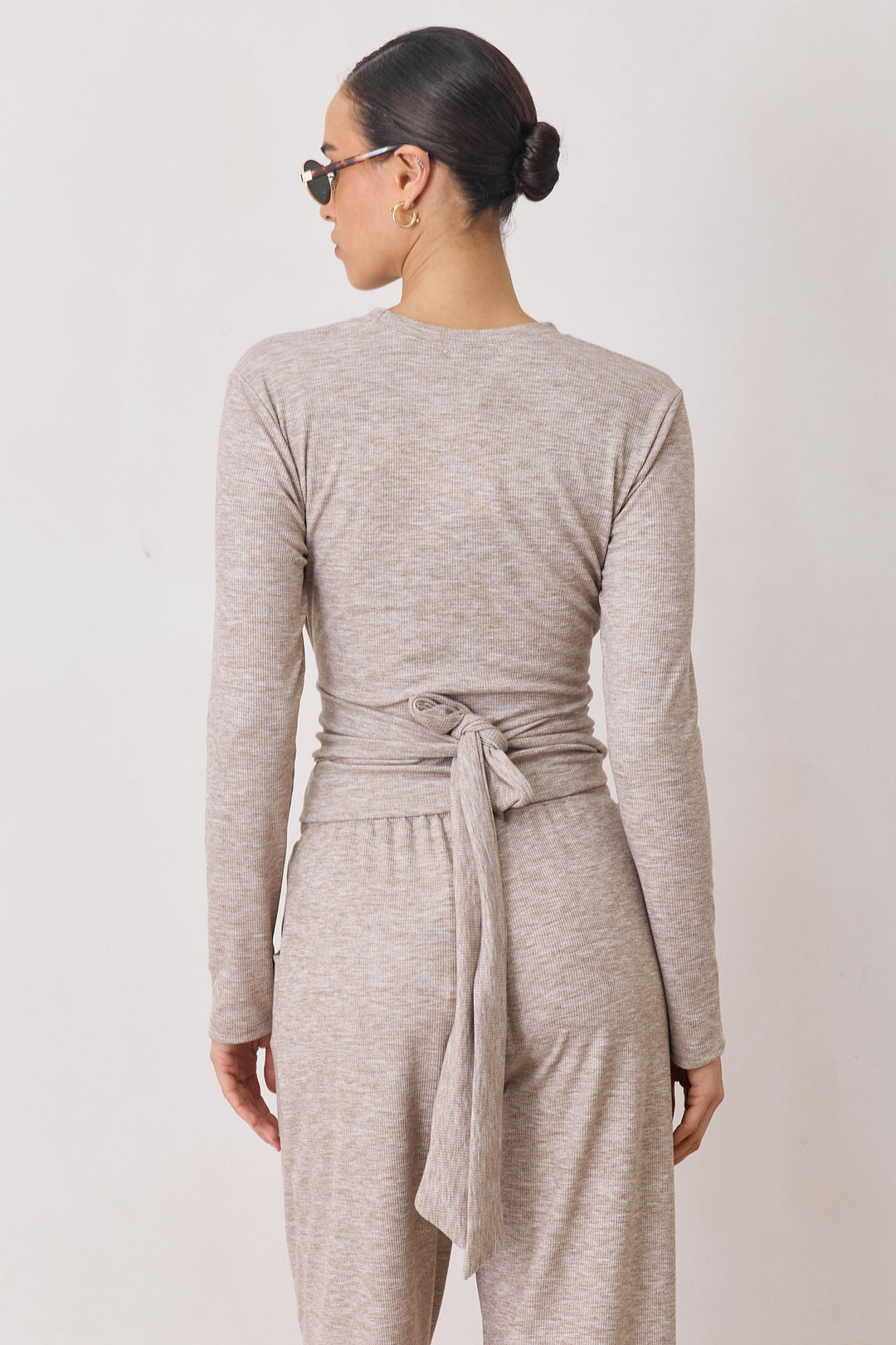 חולצת ריב מייקי קשירת מותן | מוקה