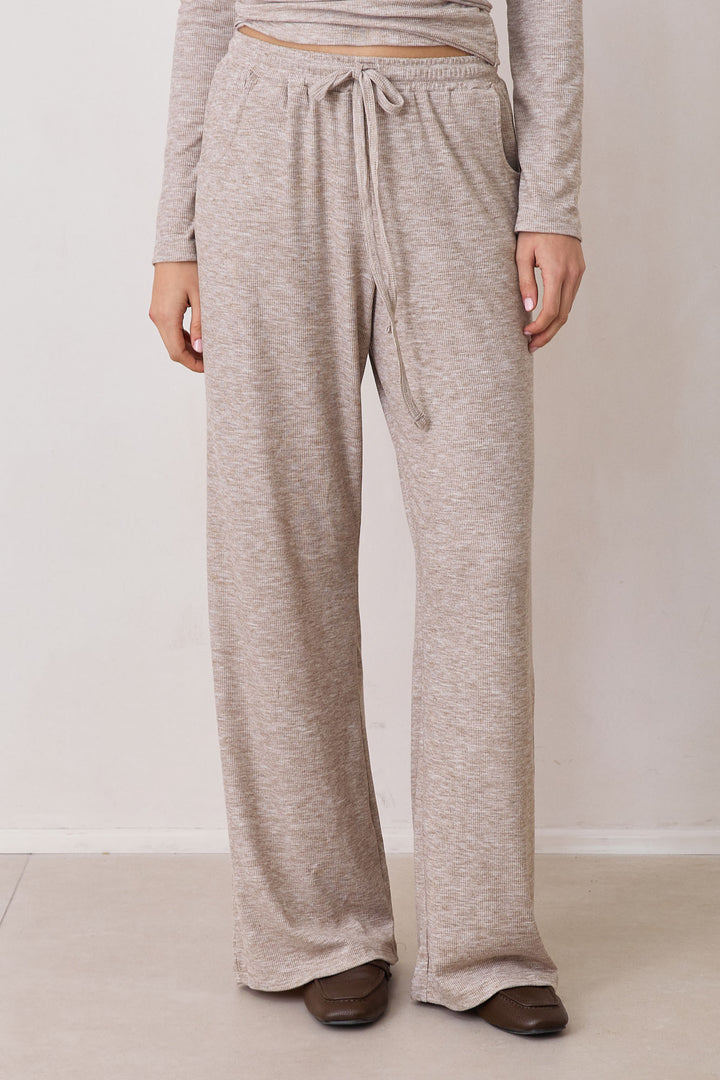 מכנסי ריב מייקי גזרה ישרה | מוקה