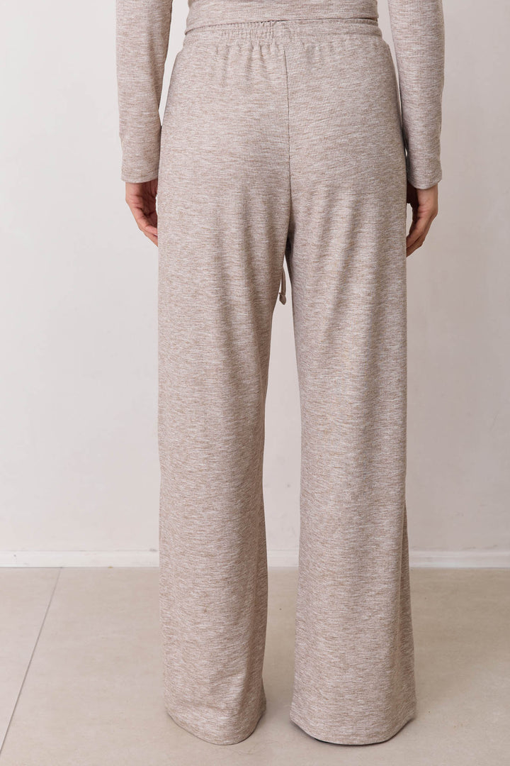 מכנסי ריב מייקי גזרה ישרה | מוקה