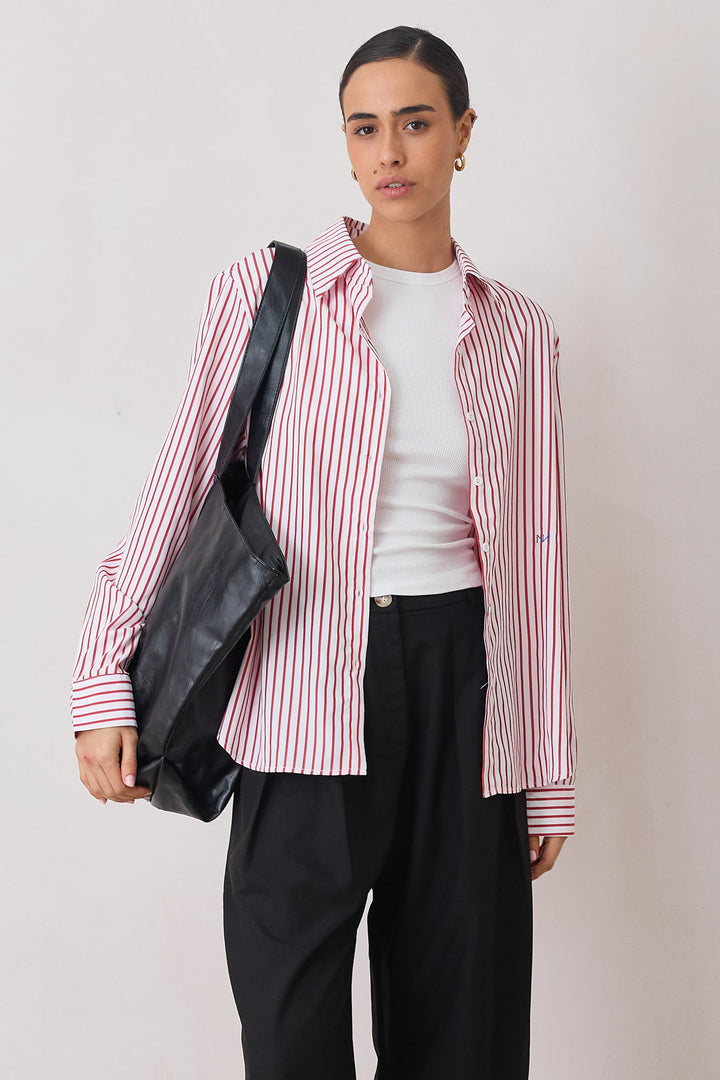 מכופתרת סטלה סטרייפס בשילוב רקמת לוגו | אדום/לבן