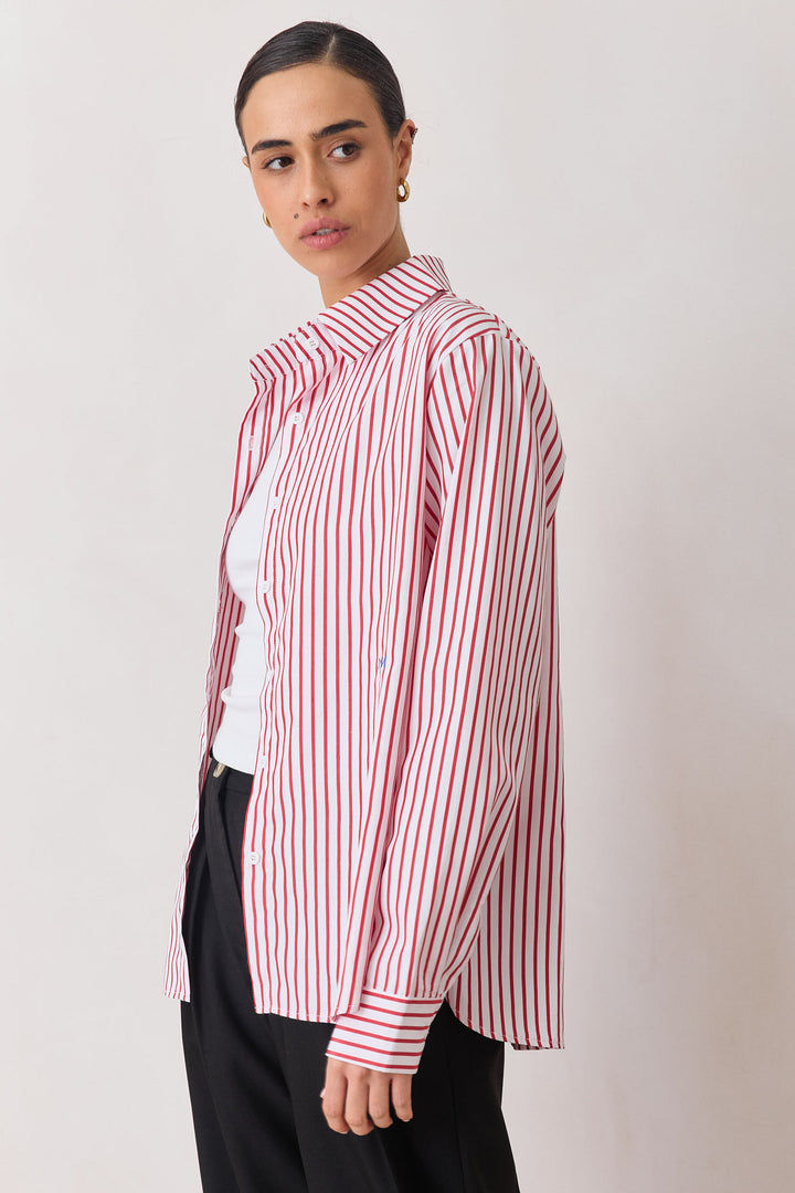 מכופתרת סטלה סטרייפס בשילוב רקמת לוגו | אדום/לבן