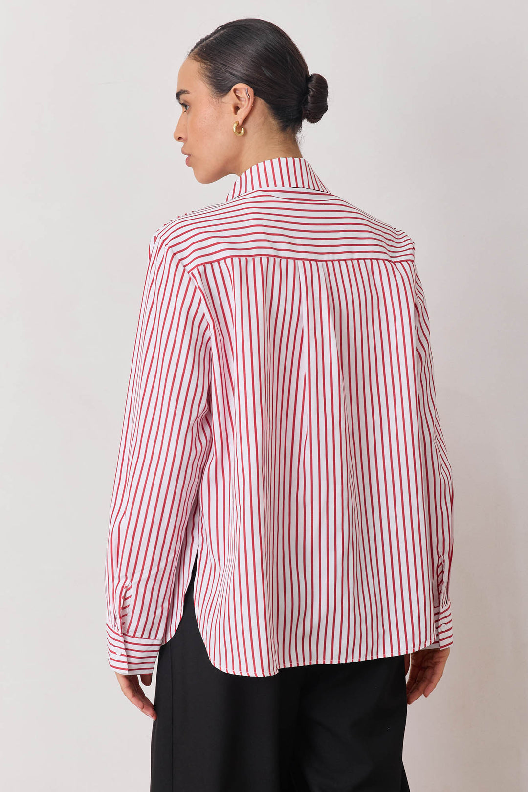 מכופתרת סטלה סטרייפס בשילוב רקמת לוגו | אדום/לבן