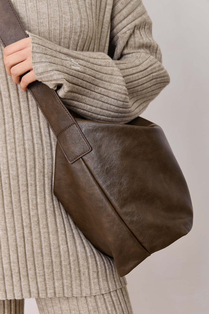 תיק צד פיט דמוי עור | חום כהה