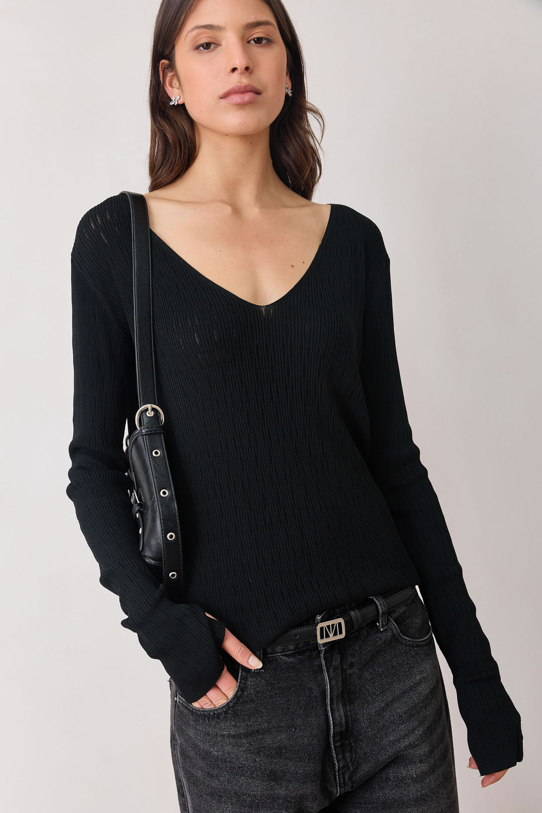 חולצת ניל עם טקסטורה ושסע בשרוול | שחור