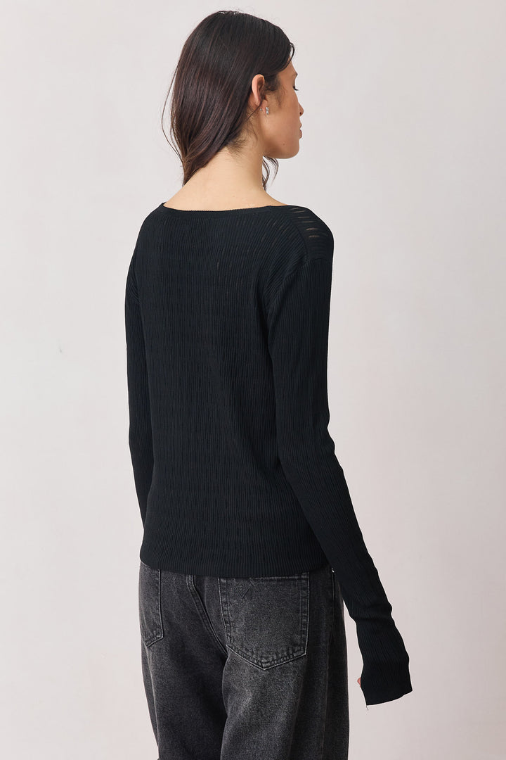 חולצת ניל עם טקסטורה ושסע בשרוול | שחור