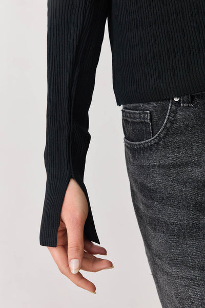 חולצת ניל עם טקסטורה ושסע בשרוול | שחור