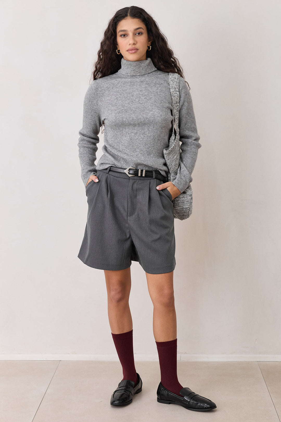 מכנסי ברמודה סמואל עם קפלים | אפור