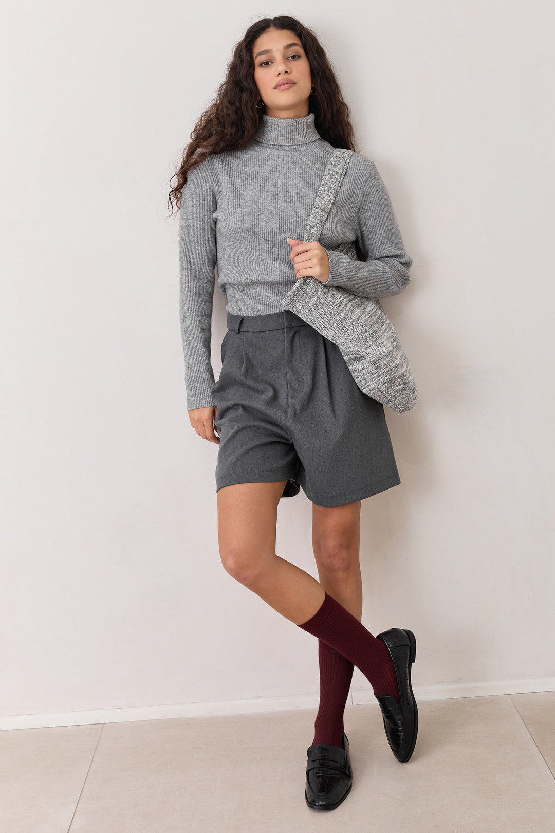 מכנסי ברמודה סמואל עם קפלים | אפור