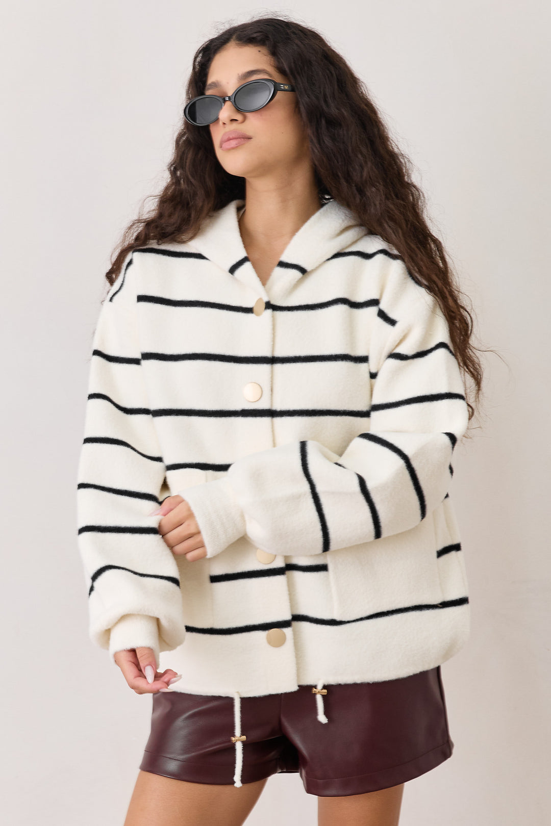 מעיל צמר בילי סטרייפס בשילוב קפוצ'ון | שמנת/שחור