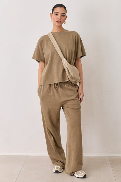 מכנסי מייקי וואש גזרה ישרה | חום