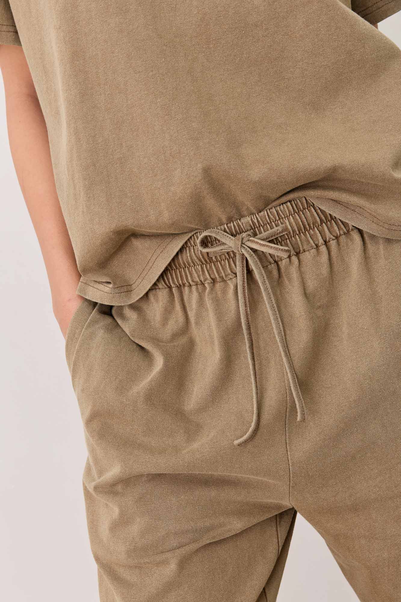 מכנסי מייקי וואש גזרה ישרה | חום