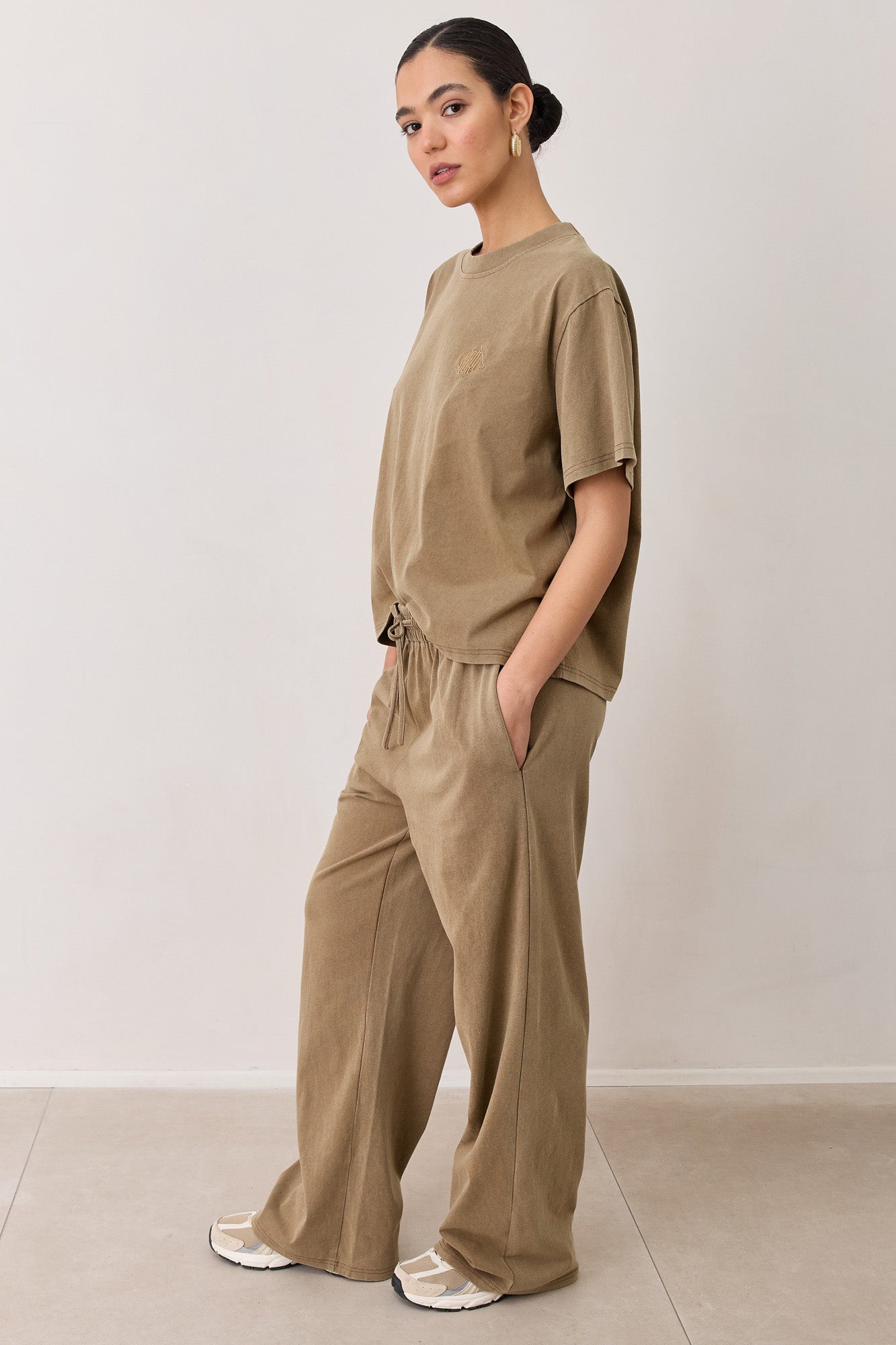 טי שירט מייקי וואש שרוול קצר | חום