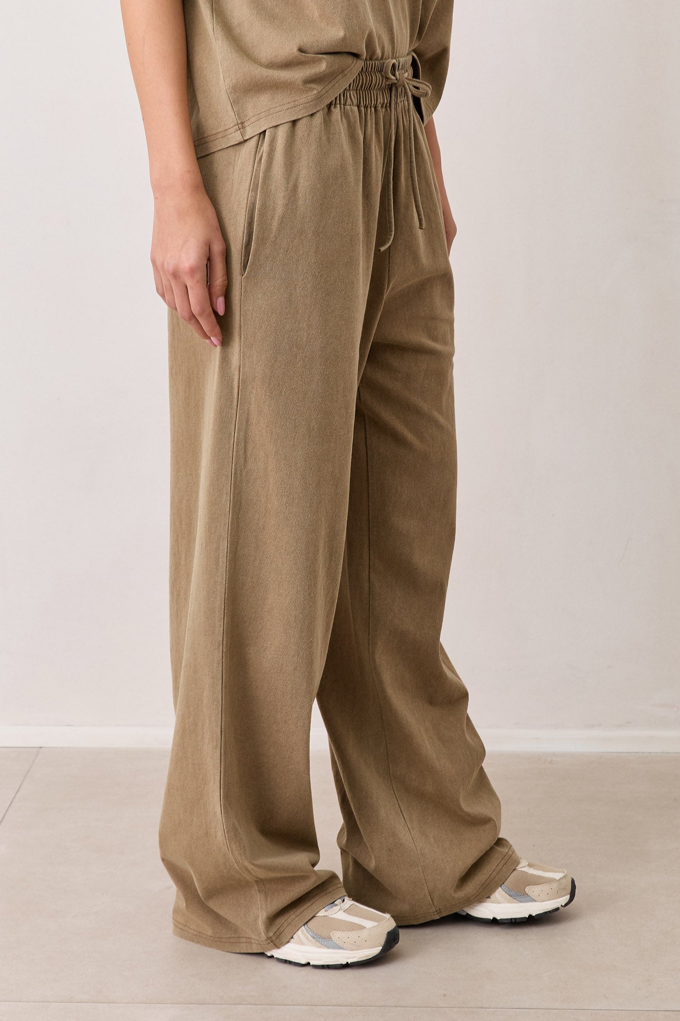 מכנסי מייקי וואש גזרה ישרה | חום