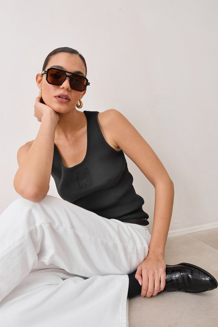 גופיית סריג בריטני פאץ' טקסטורה | שחור