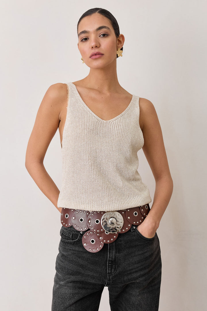 חגורת בוהו דמוי עור עם ניטים | חום כהה
