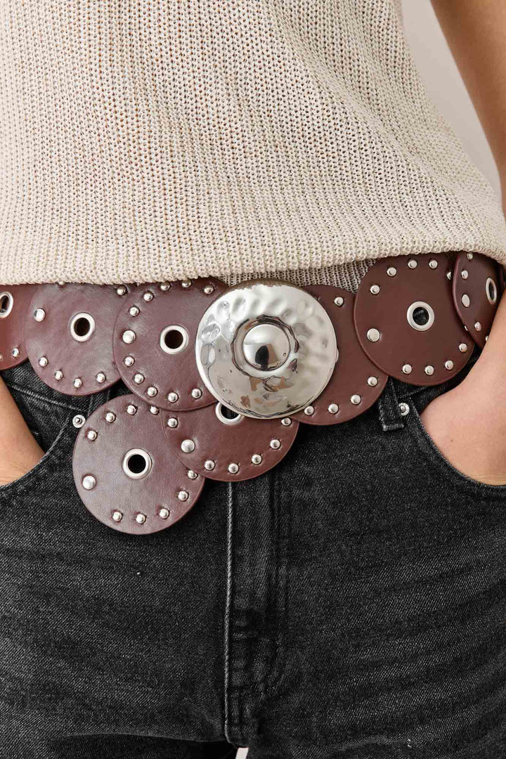 חגורת בוהו דמוי עור עם ניטים | חום כהה