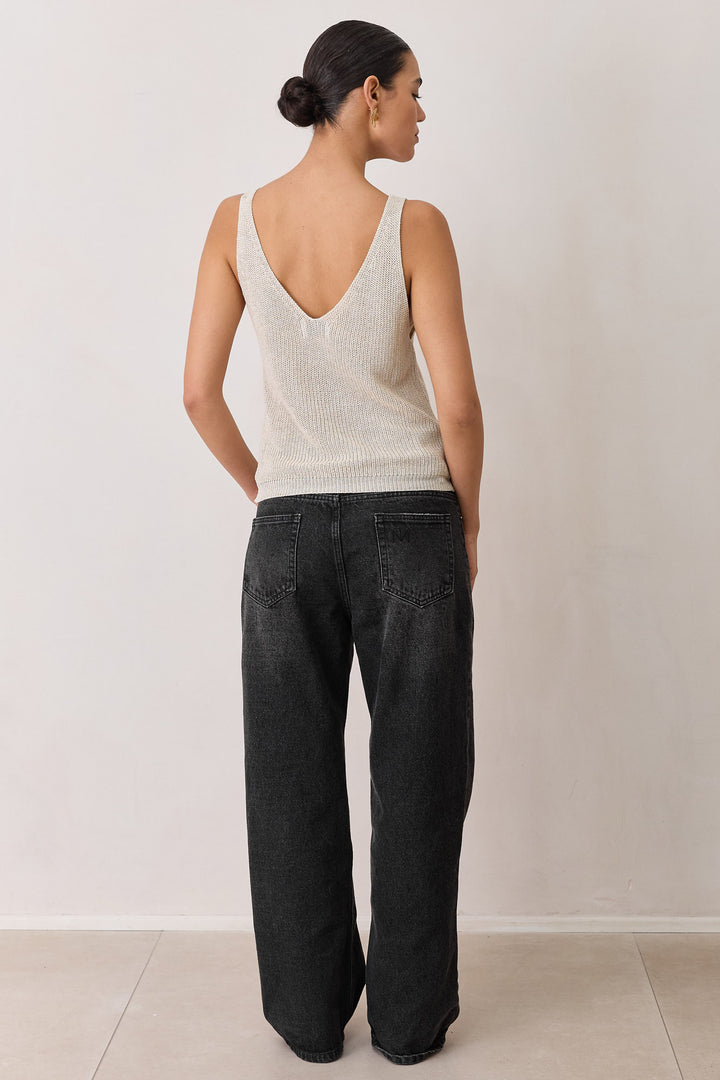 גופיית וי סברינה בד סריג דק | בז'