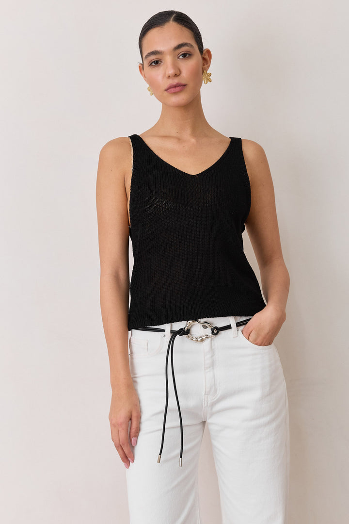 גופיית וי סברינה בד סריג דק | שחור