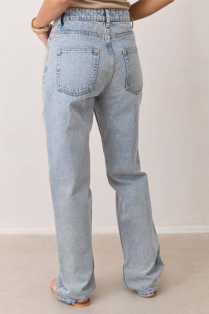 מכנסי דנים טומי בשילוב קרע | ג'ינס בהיר