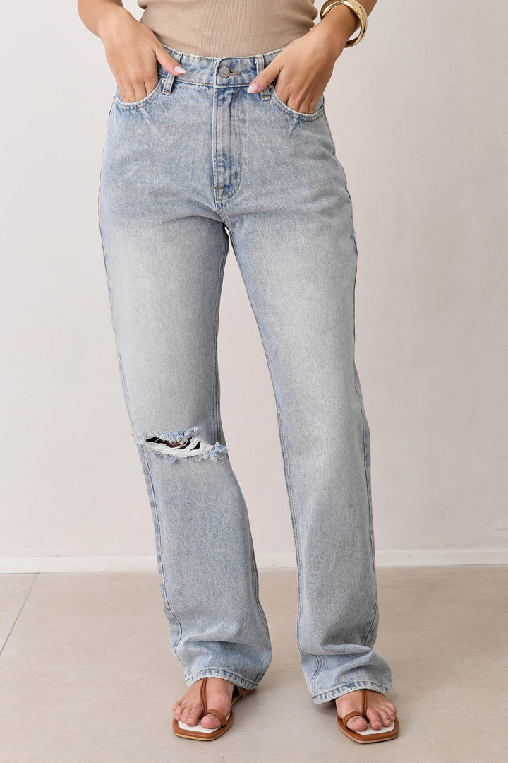 מכנסי דנים טומי בשילוב קרע | ג'ינס בהיר
