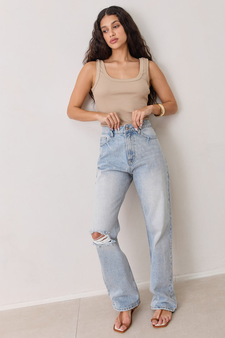 מכנסי דנים טומי בשילוב קרע | ג'ינס בהיר