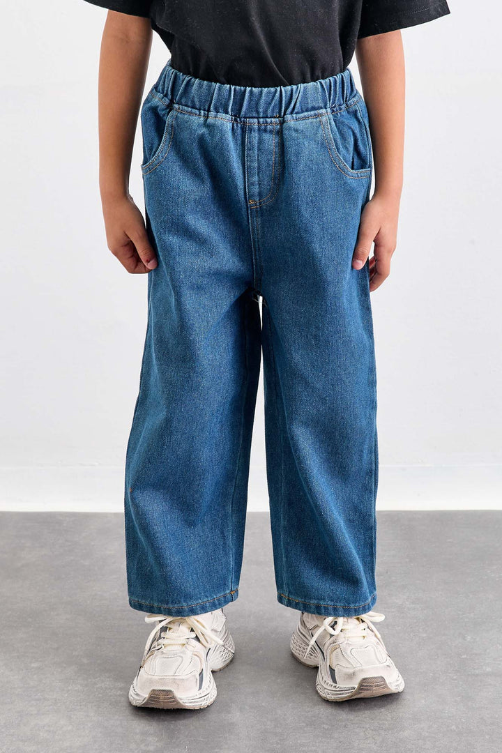 ג'ינס בגזרה ישרה עם גומי במותן | ג'ינס