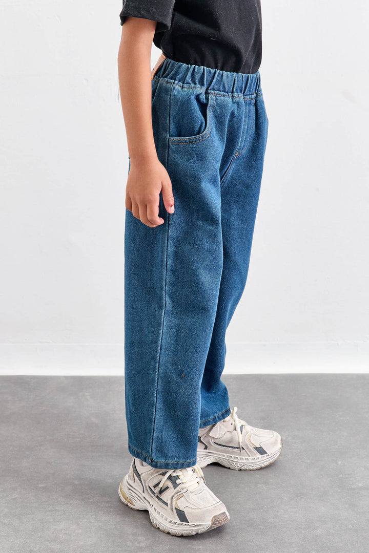 ג'ינס בגזרה ישרה עם גומי במותן | ג'ינס