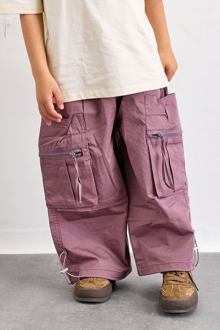 מכנסי קרגו בשילוב כיסים בסיומת גומי | סגול