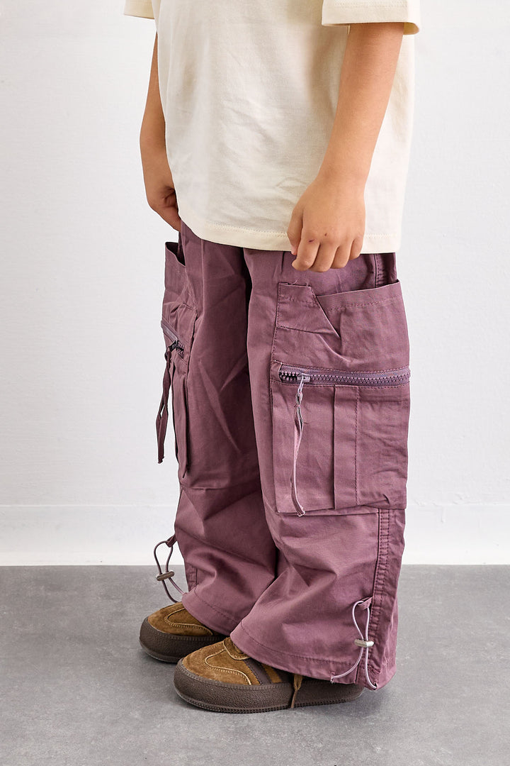 מכנסי קרגו בשילוב כיסים בסיומת גומי | סגול