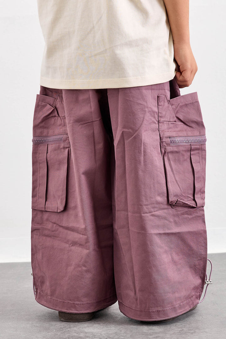 מכנסי קרגו בשילוב כיסים בסיומת גומי | סגול