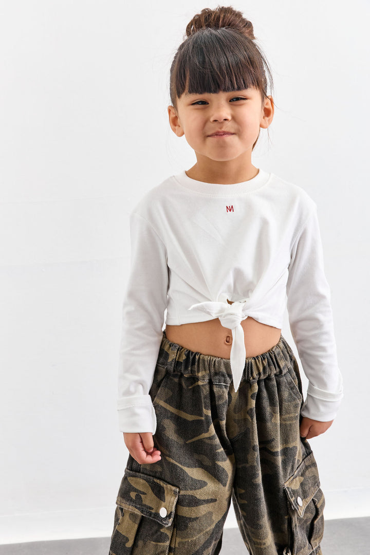 חולצה בגזרת קרופ עם קשירה | לבן