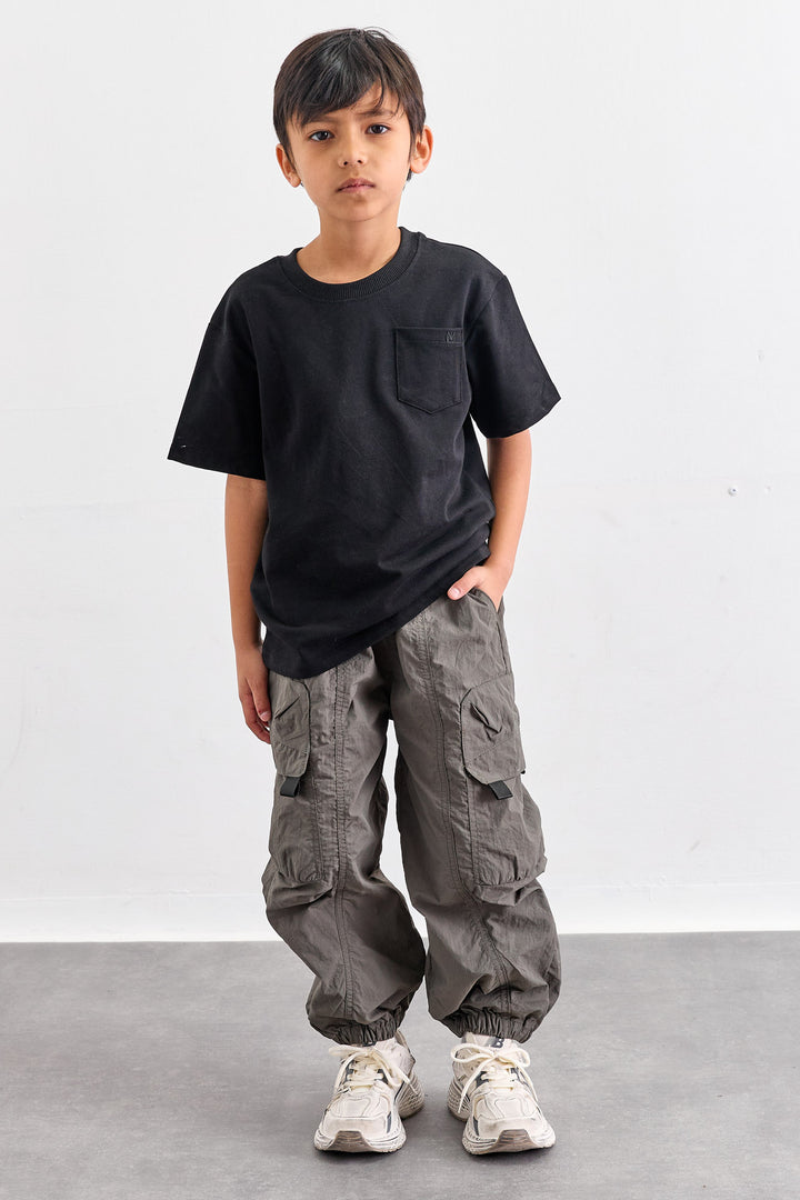 מכנסי ניילון עם כיסים וסיומת גומי | ירוק