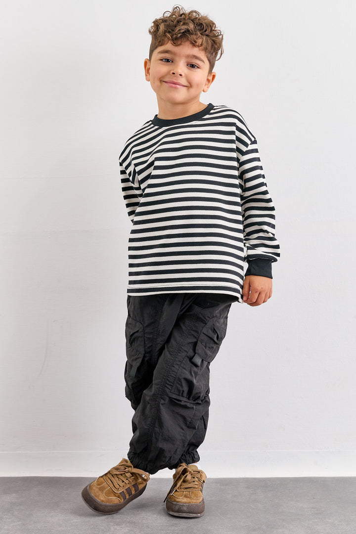 מכנסי ניילון עם כיסים וסיומת גומי | שחור