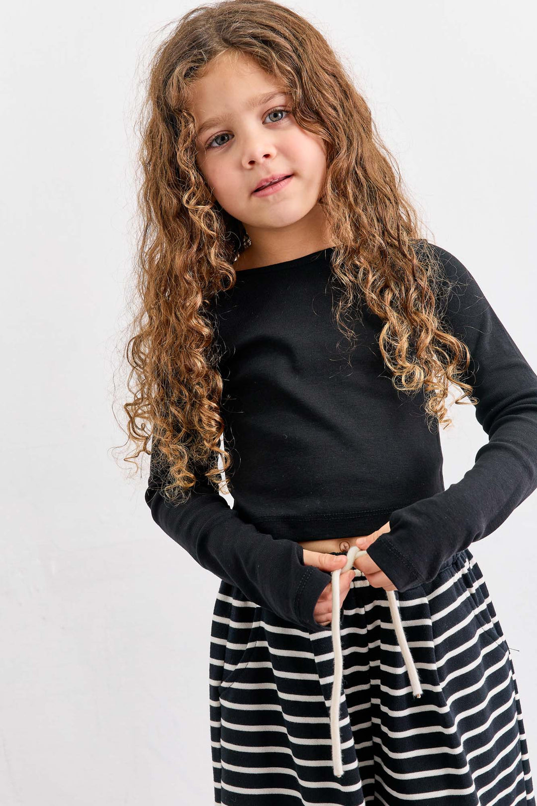 חולצת בייסיק צווארון ניקי ושרוול כפפה | שחור