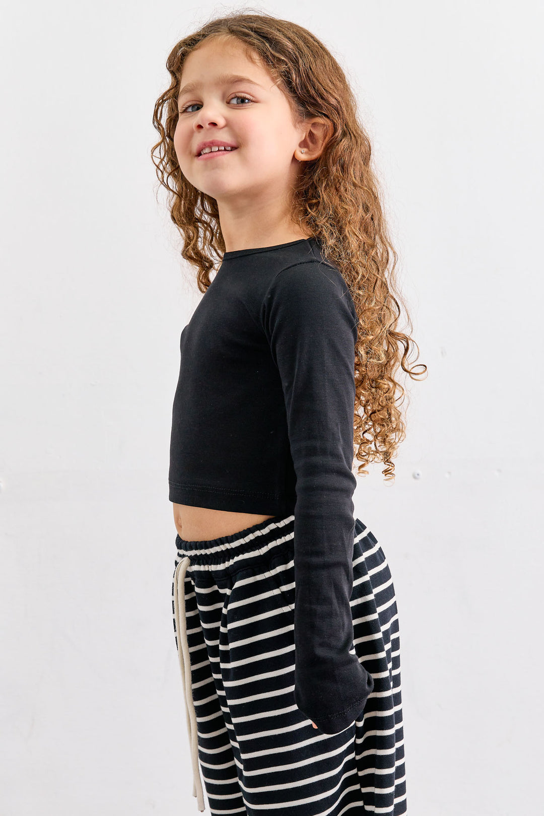 חולצת בייסיק צווארון ניקי ושרוול כפפה | שחור