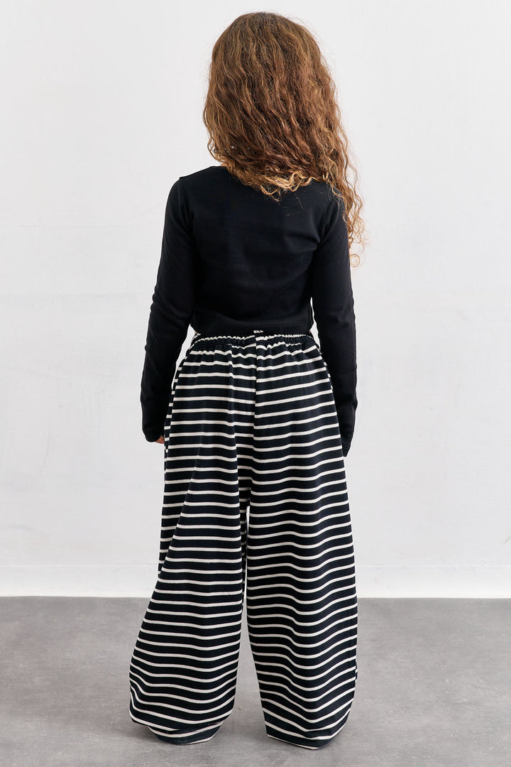 חולצת בייסיק צווארון ניקי ושרוול כפפה | שחור