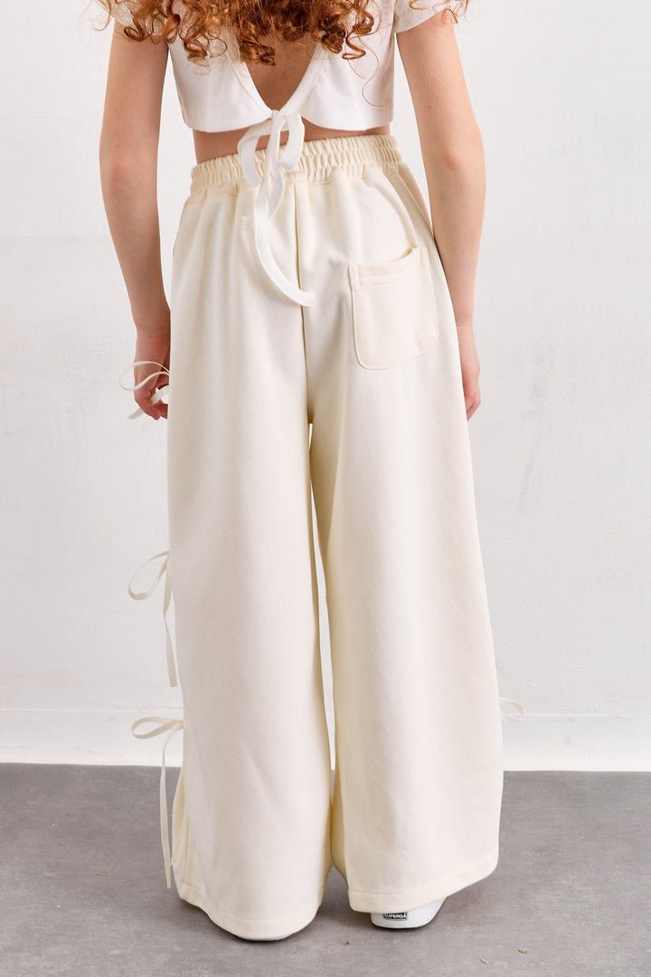 מכנסיים ארוכים עם קשירות וגומי במותן | קרם