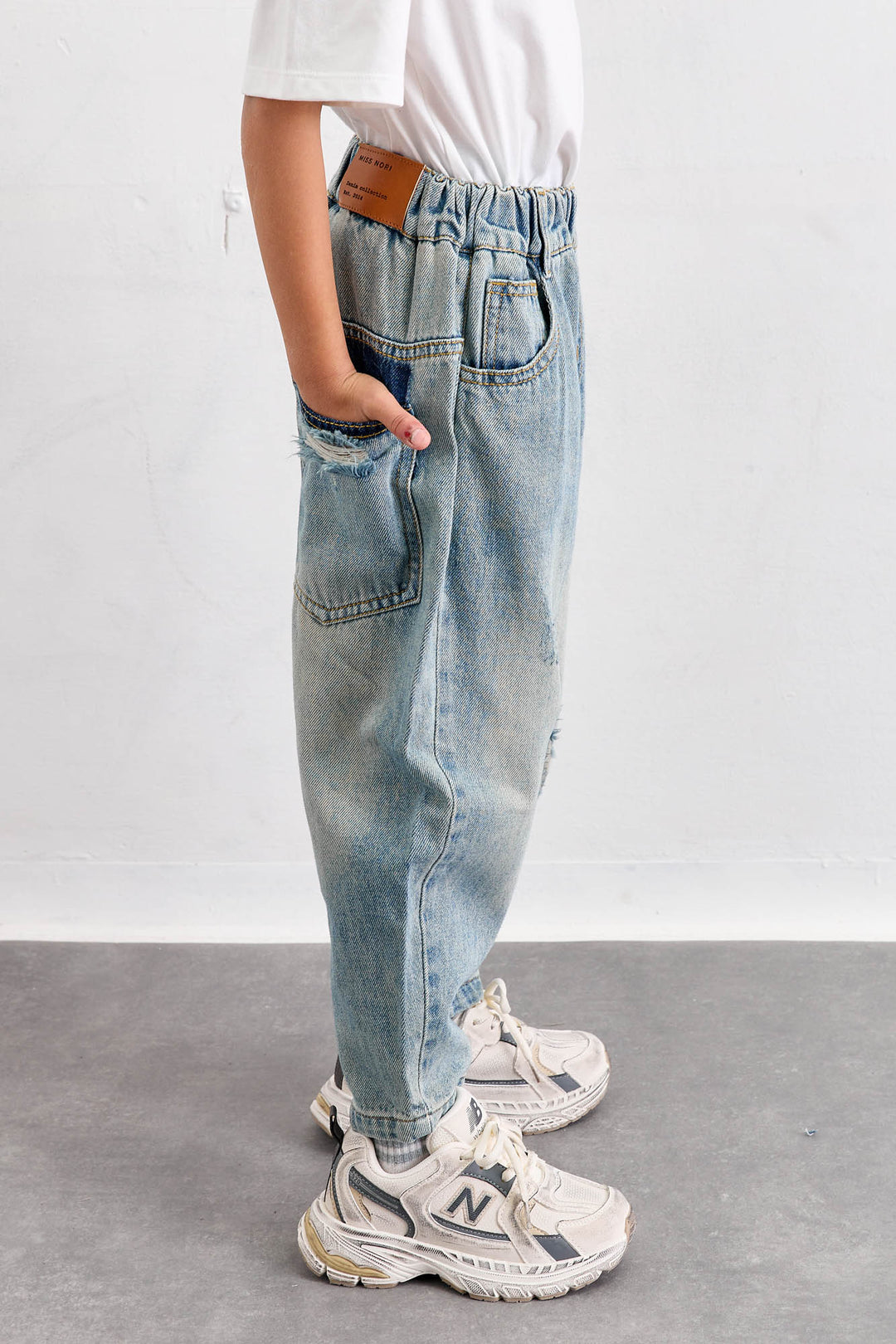 מכנסי ג'ינס משופשפים גומי במותן | ג'ינס