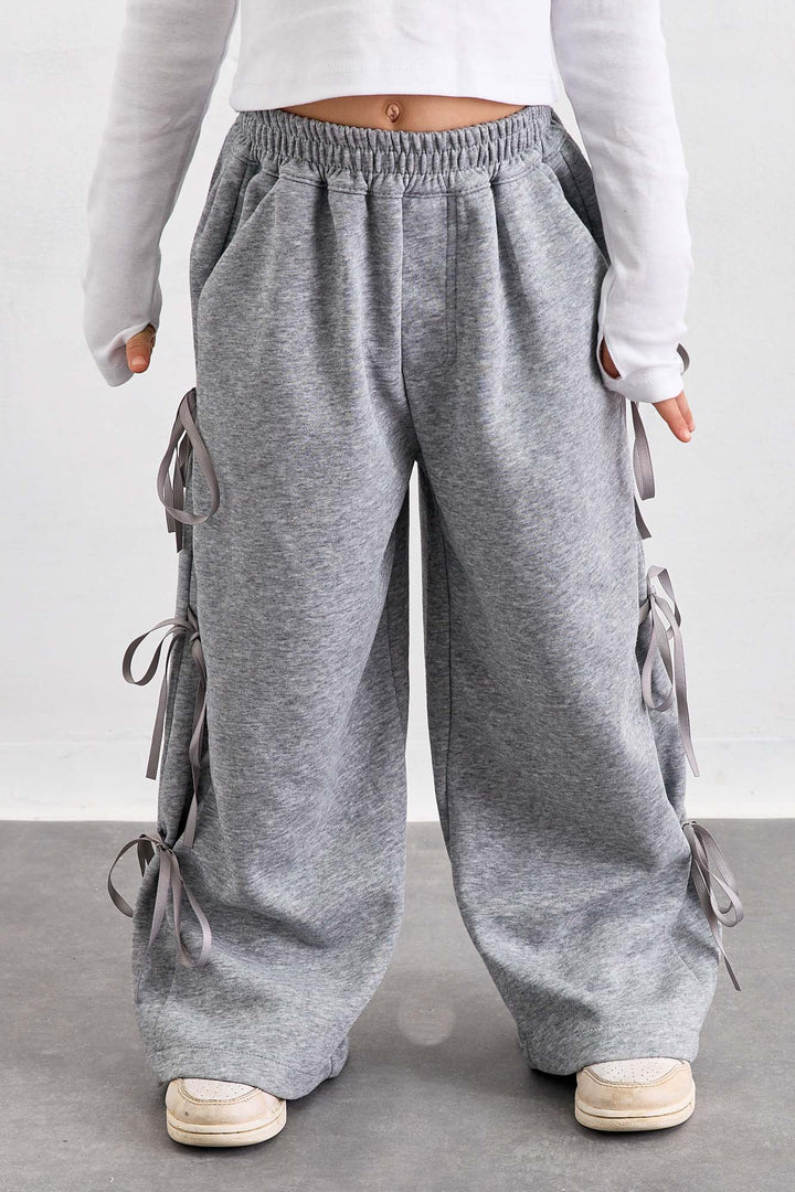 מכנסיים ארוכים עם קשירות וגומי במותן | אפור