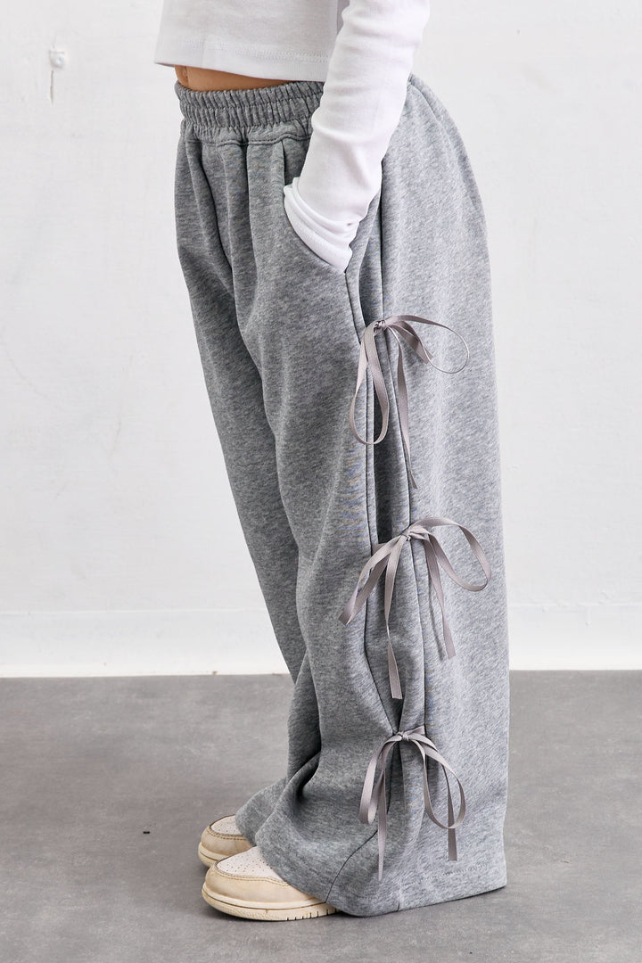 מכנסיים ארוכים עם קשירות וגומי במותן | אפור